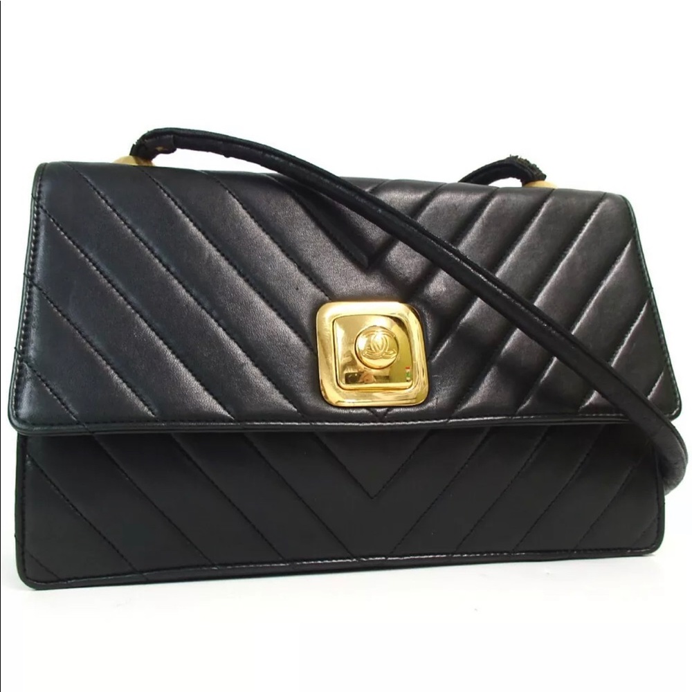 Chanel lambskin quilted CC closure Shoulder bag